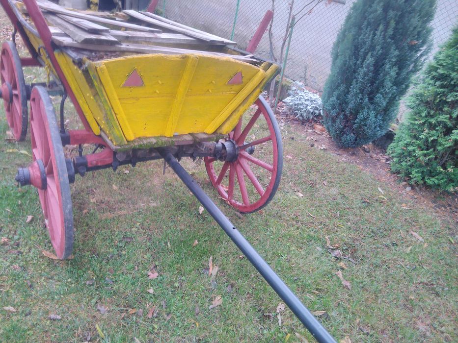 Продавам много стара каруца  !