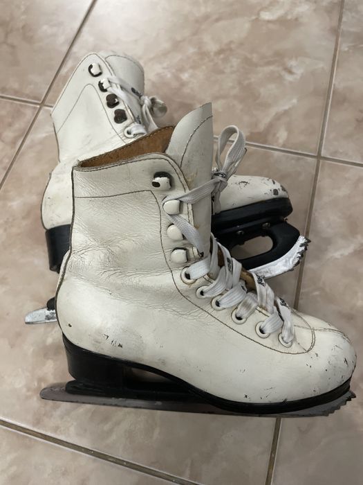 Продам детские фигурные коньки
