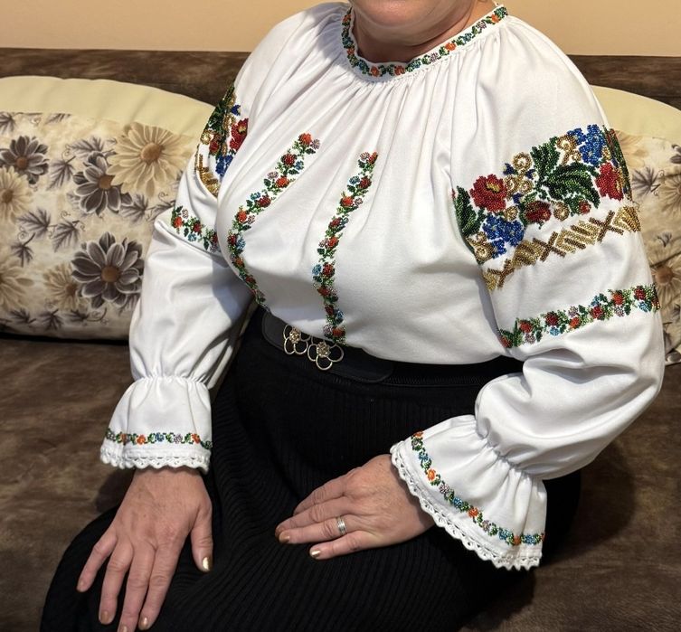 Ie traditionala cusuta cu margele