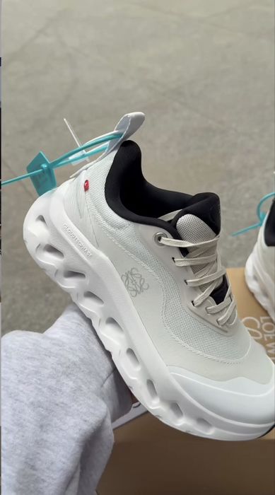 Трендовые кроссовки