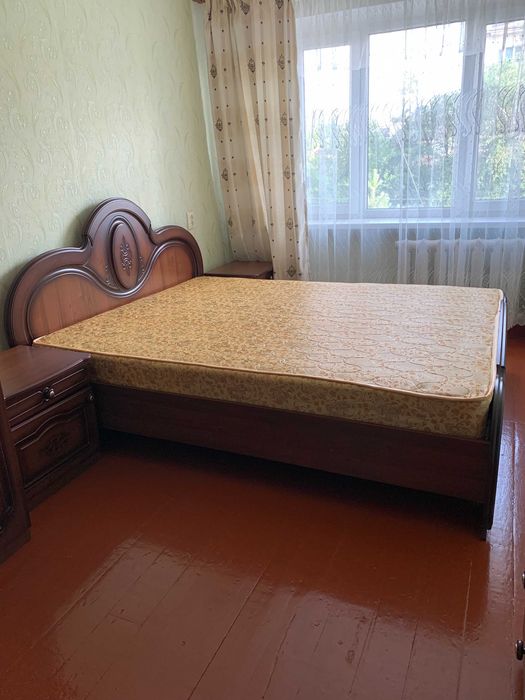 продается спальный гарнитур в отличном состоянии