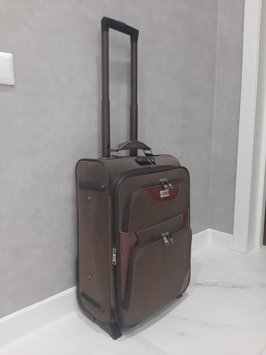 Чемодан за 10000 тенге.