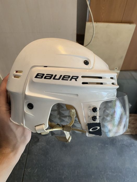 Хоккейные шлема с сеткой/визором