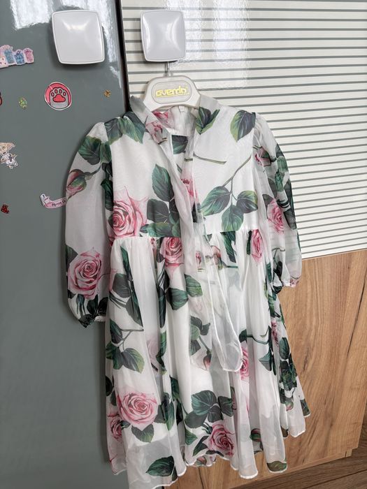 Продам платье для девочки размер 96-104