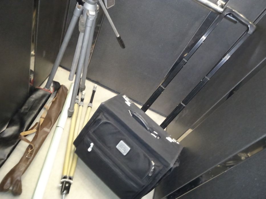 Тренога качество  СССР 90 Руб для фото-видео-камеры и чемодан BUGATTI