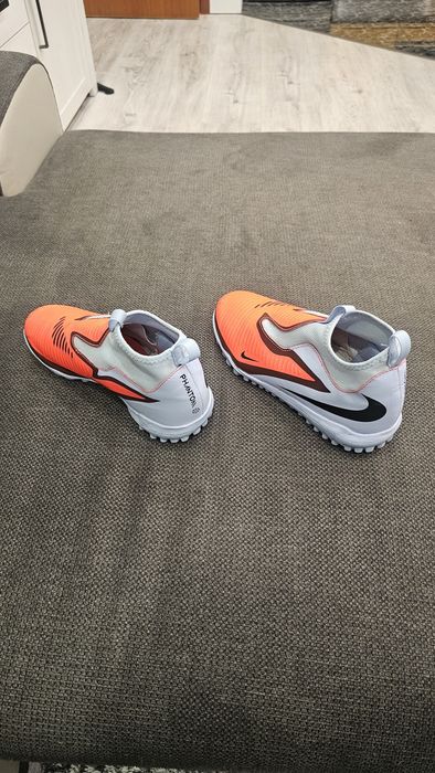 Деттск футболни обувки-Nike и Adidas