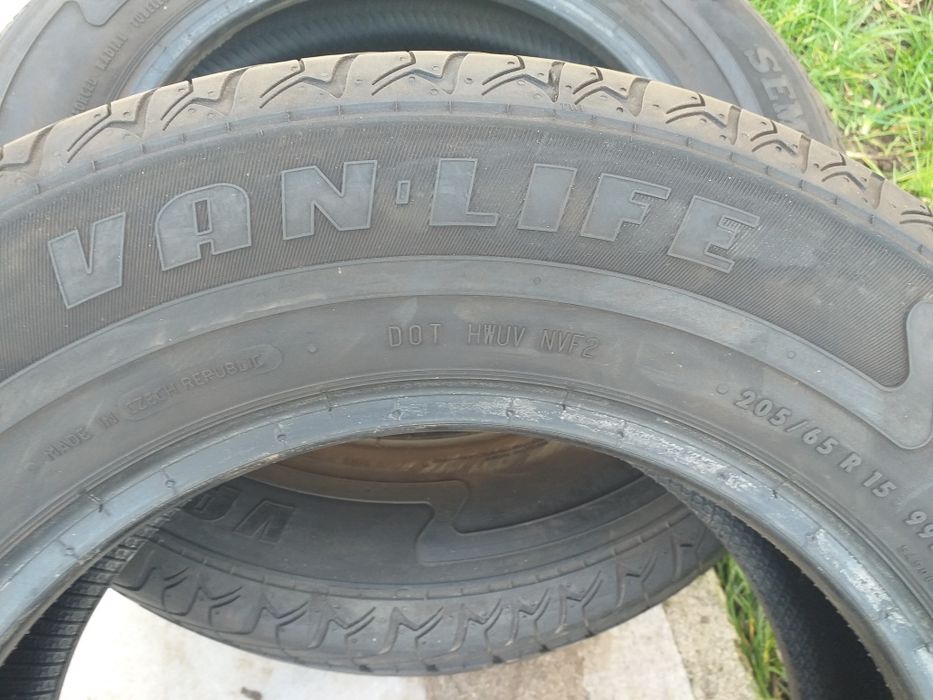 Гуми 2 броя 205/65/15