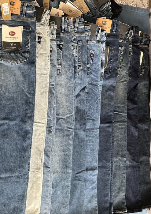 Jeans pentru barbați.
