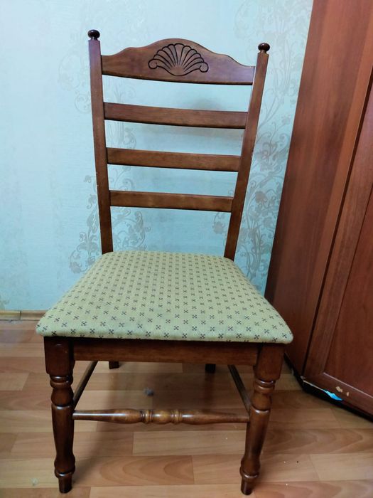 Продам стулья 10 штук деревянные