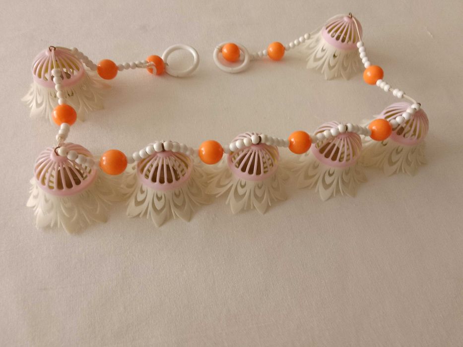 колекционерска ретро верига, 
играчка за легло, количката