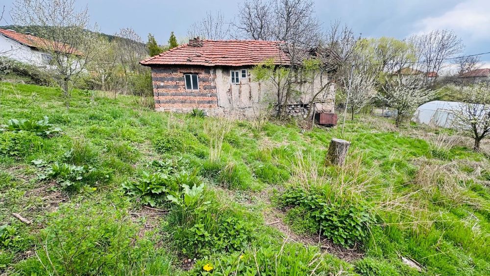 Къща в Перник, област-с.Дивотино площ 68 цена 60000