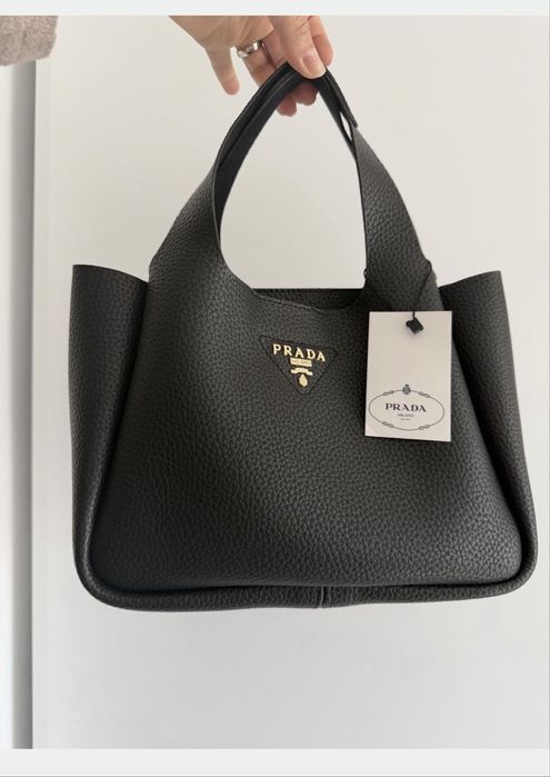Geantă Prada noua, cu eticheta