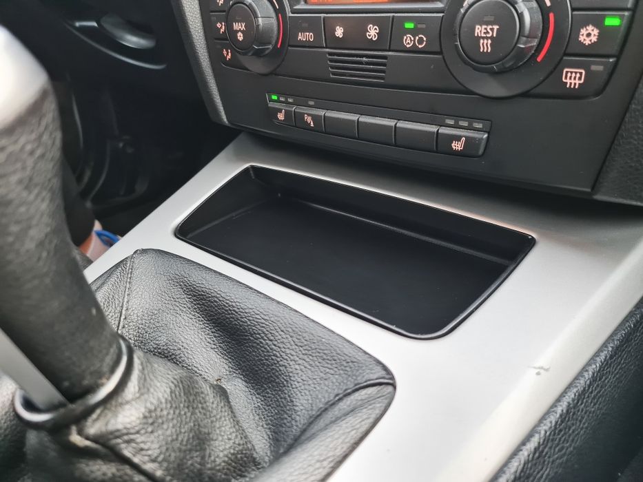 Tavita / suport telefon cu incarcare wireless pt Bmw e90 seria trei