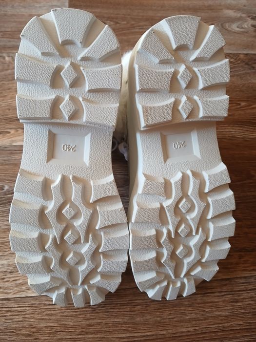 Продаю новые ботинки