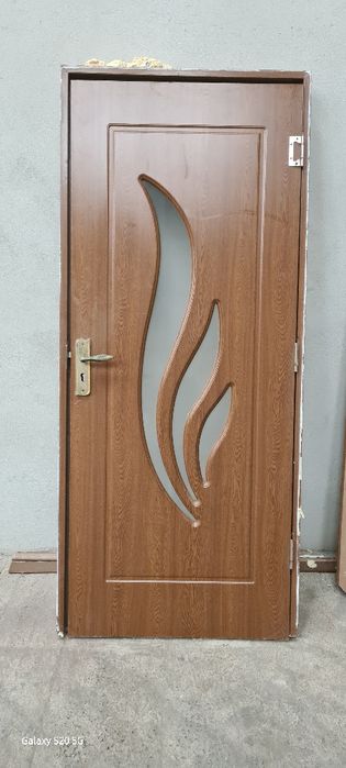 Ușa  dormitor aproape noii