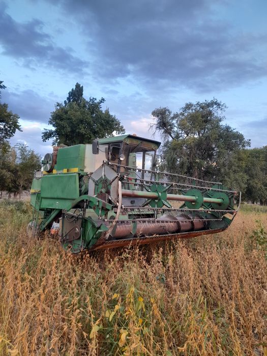 Продам комбайн Джон дир
