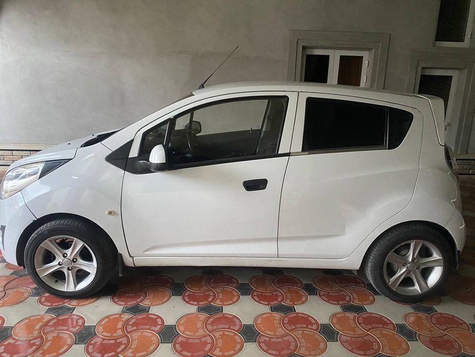 SPARK rangi oq 2011 yil holati zo'r