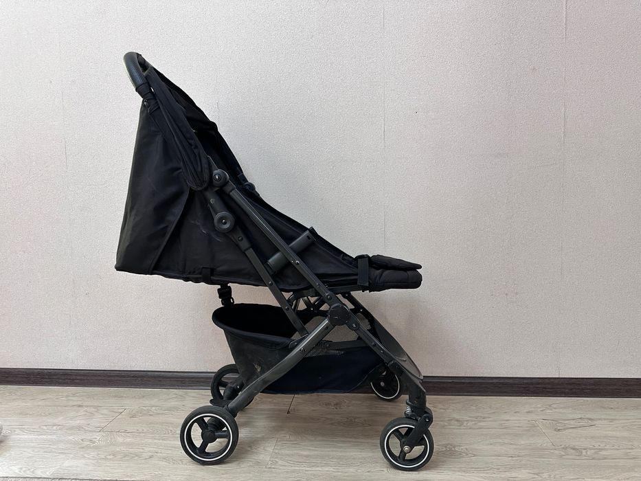 Продам легкую коляску Evenflo