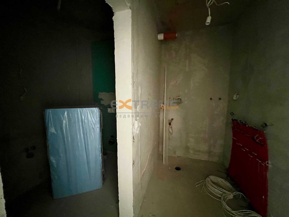 Продава се Четиристаен апартамент в Варна, м-т Св. Никола - 263 кв.м за 2013 €/кв.м - Снимка #11