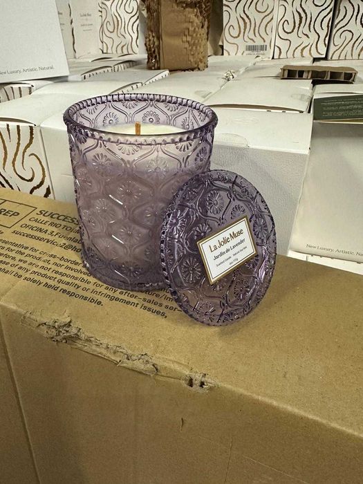 Lumanare premium parfumata in recipient elegant LA JOLIE MUSE, arome de Lavandă si Liliac