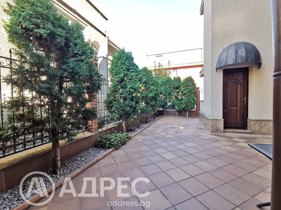 Продава се Къща в Русе, Център - 445 кв.м за 1596 €/кв.м - Снимка #17