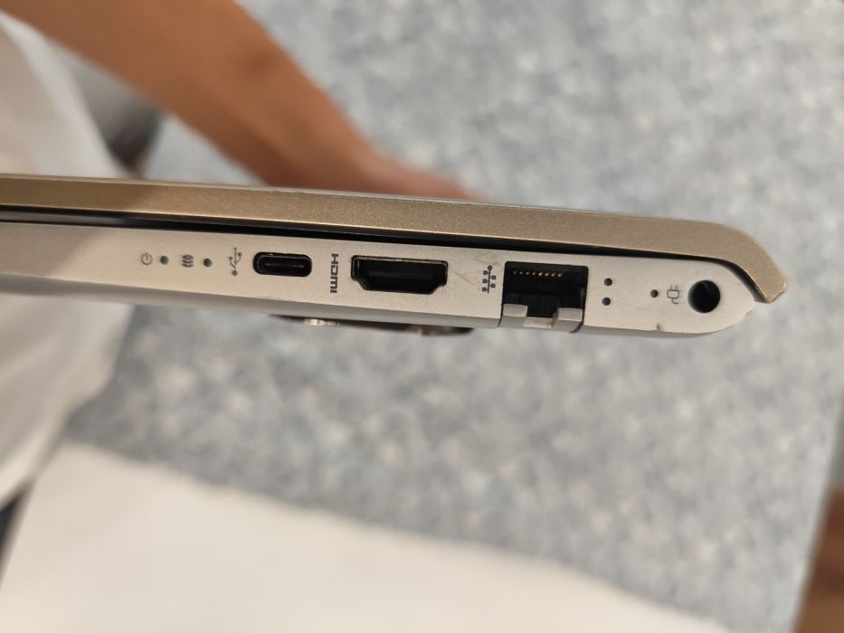 Продавам лаптоп HP