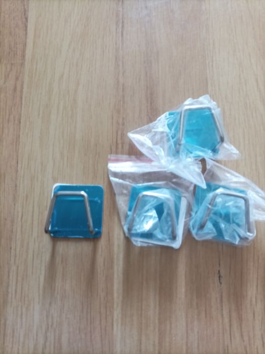 Здраво залепващи закачалки за баня, кухня и др.