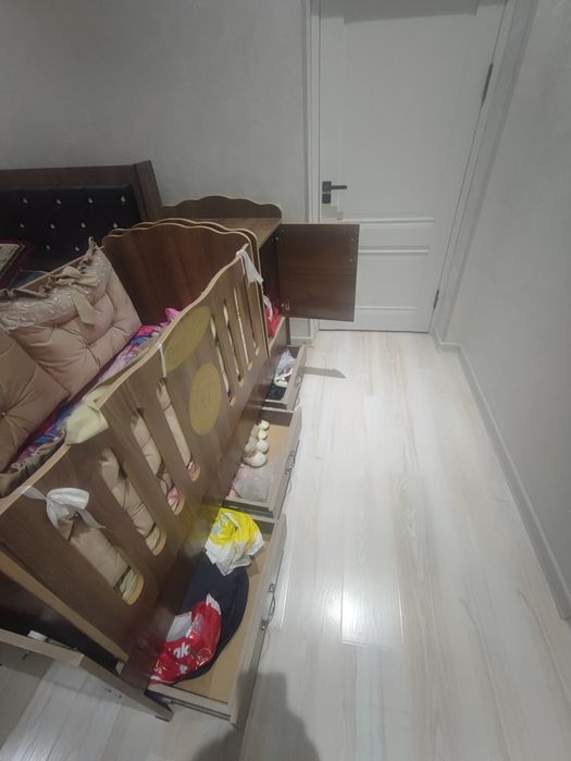 Bolalar uchun beshikli yotoq sotiladi