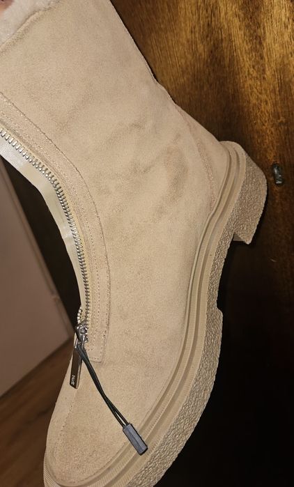 Боти от естествен велур