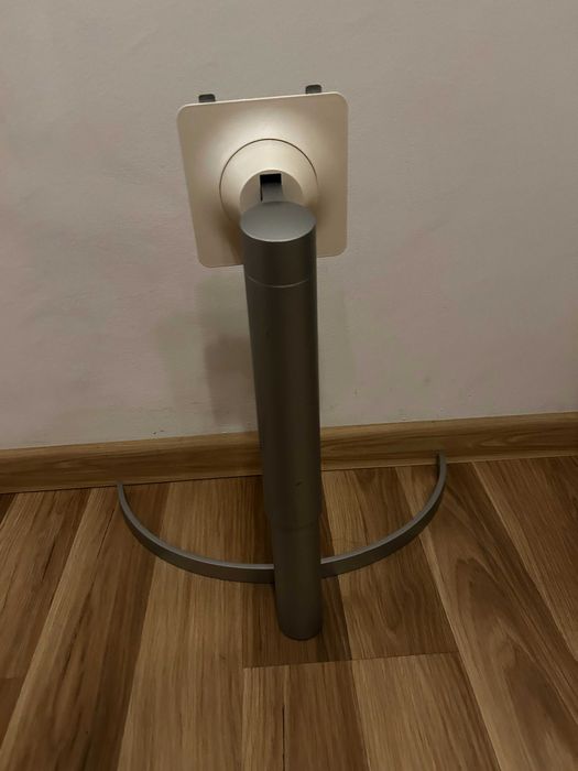 Продавам стойка от монитор LG 27UK850-W