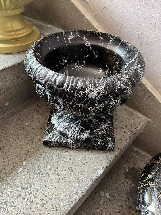 Ръчно произведени кашпи и саксии