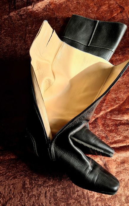 Сапоги женские  продаются