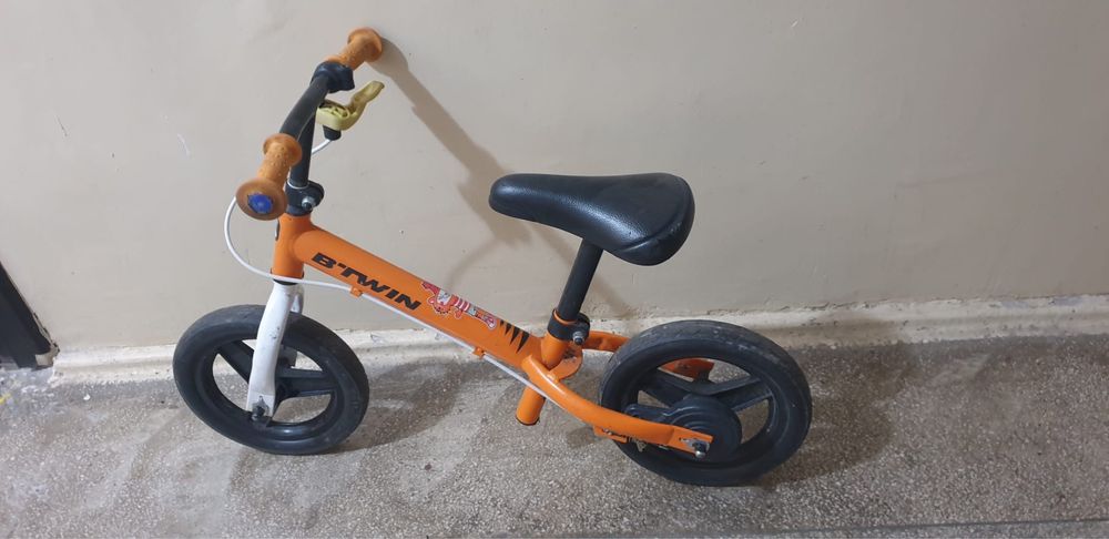 Tricicleta cu pedale si umbrela