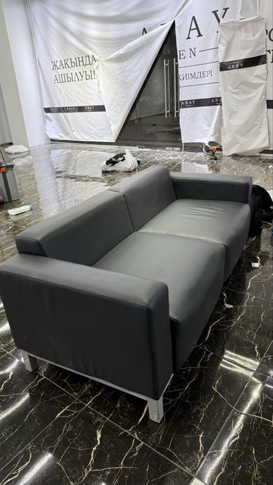 Диван темно серый кожный