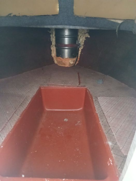 Barca Gobi cabinată cu motor și peridoc