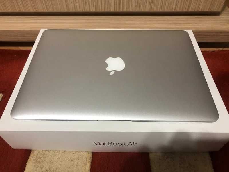 MacBook Air 13'' 2017 fabricat sept 2018 A1466 i5 1,8 GHz, 8 GB, flash 128 GB, la cutie ca nou