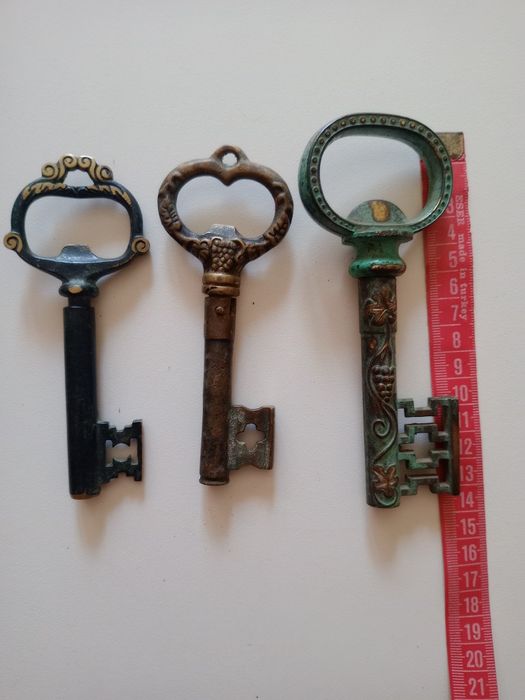 Тирбушони , вино , бронзови