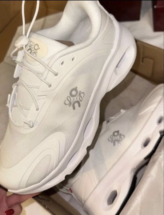 Кроссовки OnCloud