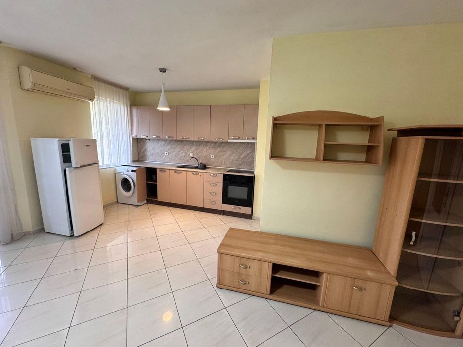 Дава се под наем Тристаен апартамент в Пловдив, Кършияка - 106 кв.м за 550 € - Снимка #1