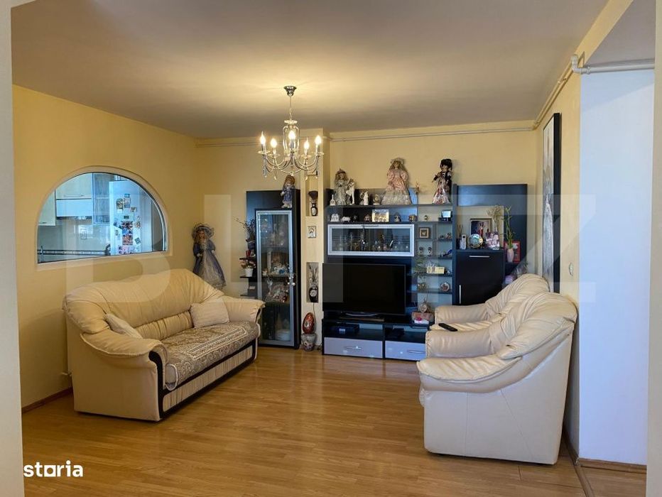 Apartament de vanzare, 4 camere, cu parcare inclusa, Zona Sud