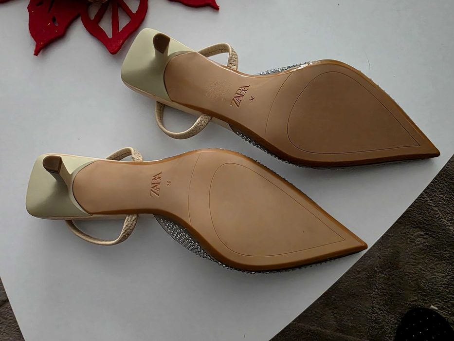 ZARA елегантни обувки с камъчета на среден ток