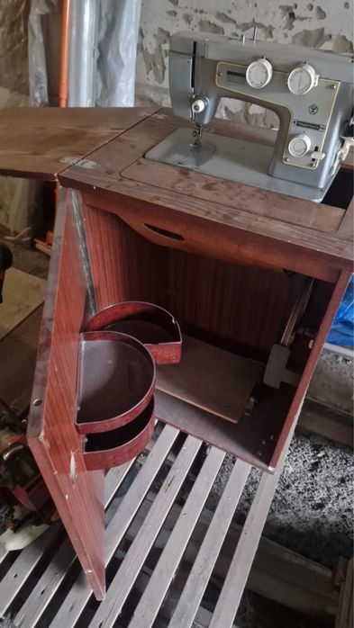 Продам швейную машинку