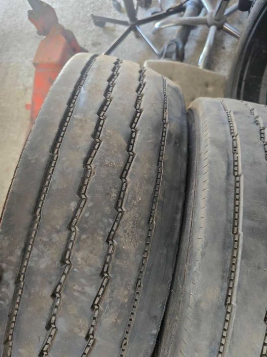 Продавам Гуми за камион 215х75х17.5 / 235х75х17.5 / 265х70х19.5