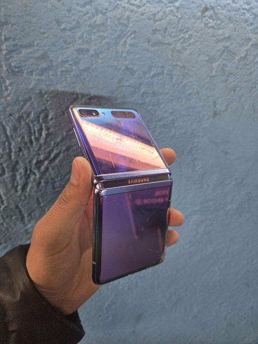 Продам телефон Samsung Z Flip 256/8