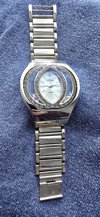 Дамски ръчен часовник