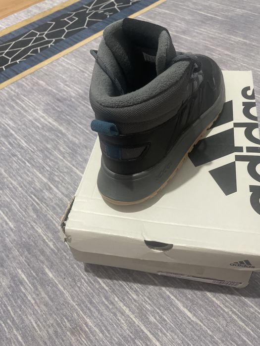 Красовки Adidas черные