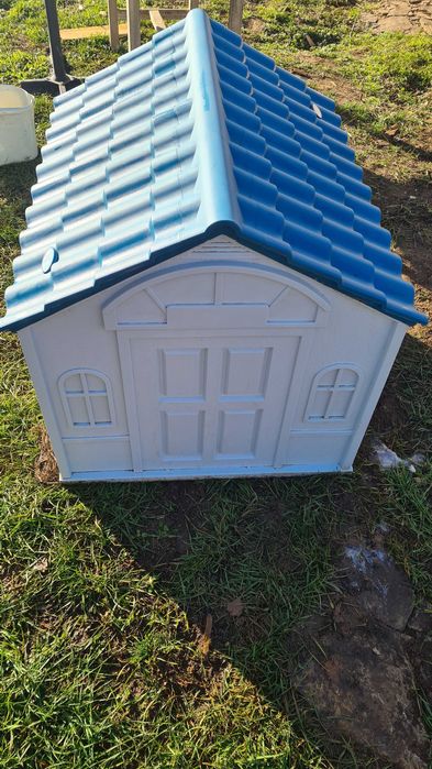 Пластмасова къща за куче