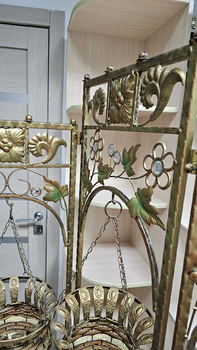 Ширма с подвесными кашпо