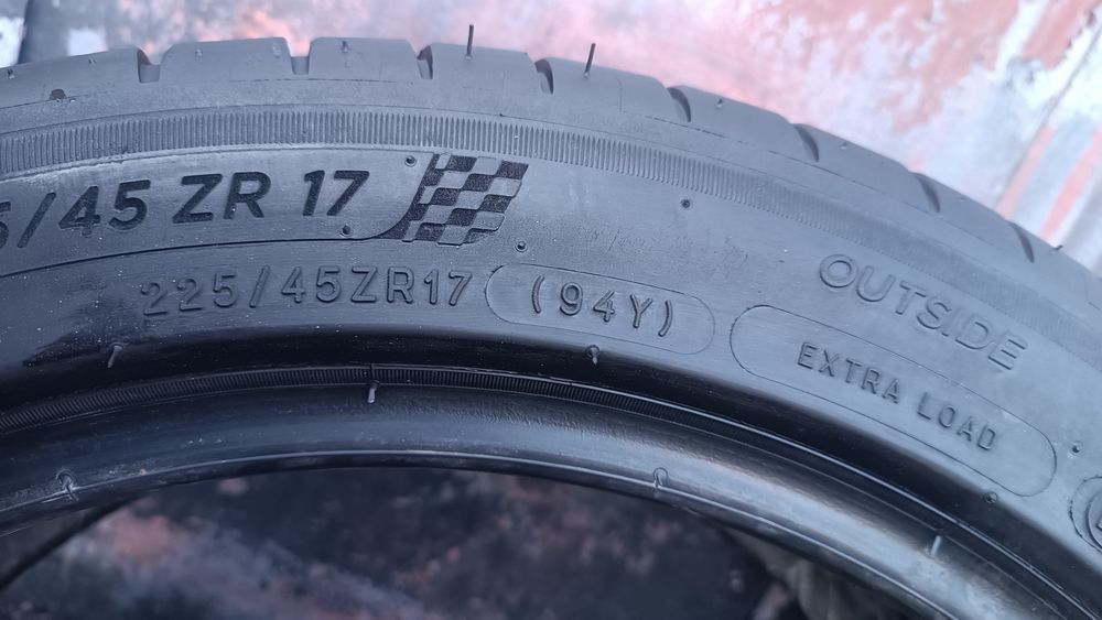 225/45/17 Michelin .