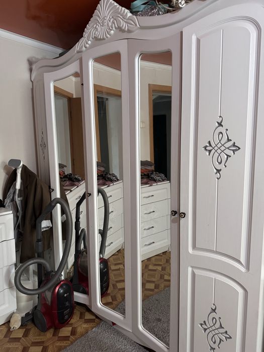 Продам шкаф и туалетный столик